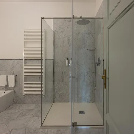 アパートホテル Grand Universe La Residenza 4*