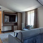 Grand Universe La Residenza 公寓式酒店 4*