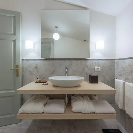 Lejlighedshotel Grand Universe La Residenza 4*