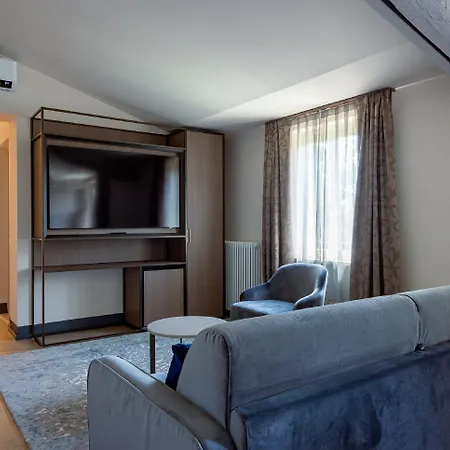 Grand Universe La Residenza Lejlighedshotel 4*